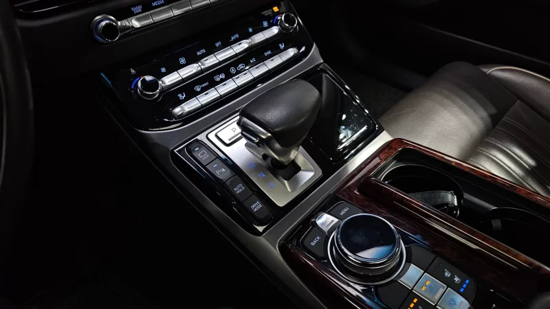 Genesis EQ900