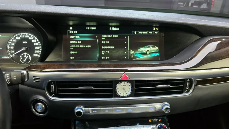 Genesis G90