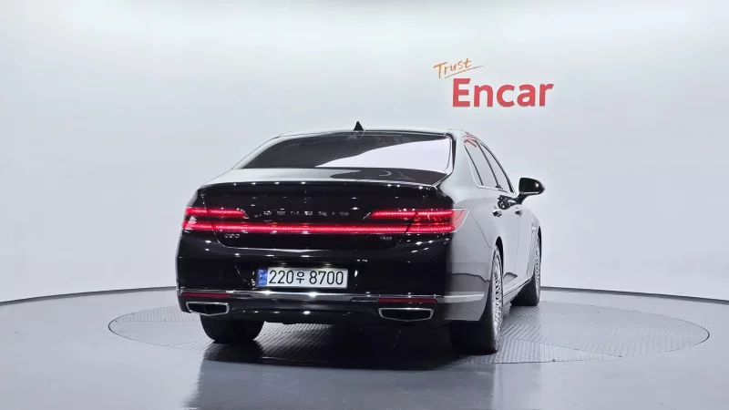 Genesis G90