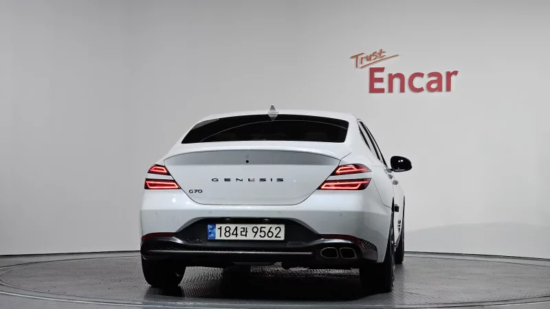 Genesis G70