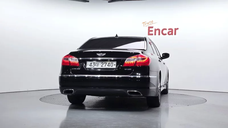 Hyundai Genesis