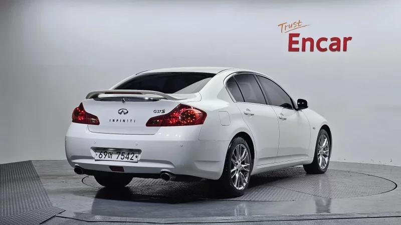 Infiniti G37