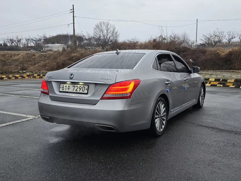 Hyundai Equus