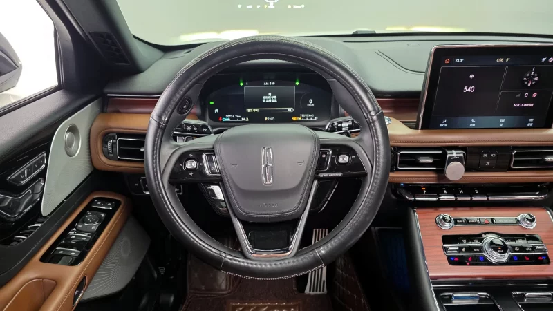 Lincoln AVIATOR