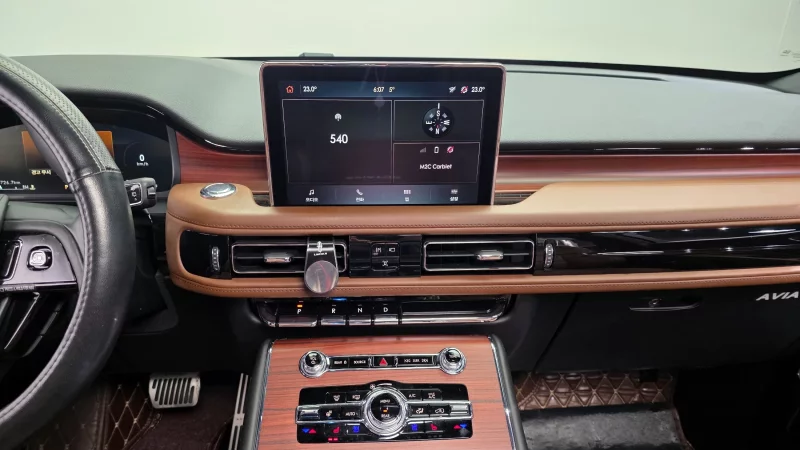 Lincoln AVIATOR