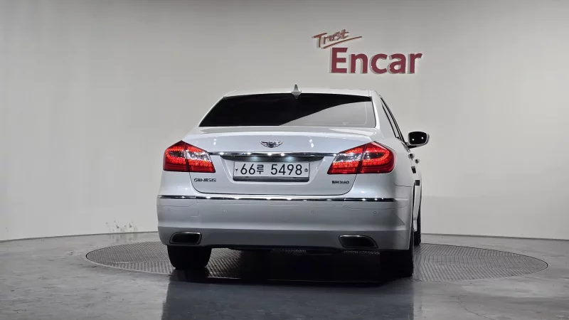 Hyundai Genesis