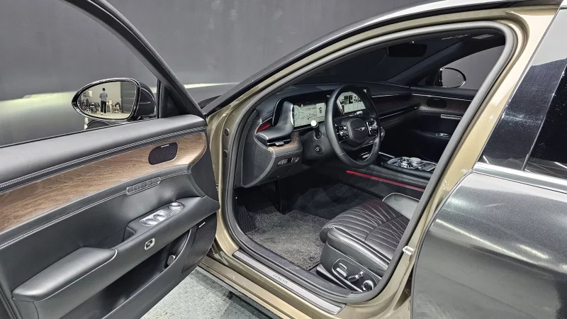 Genesis G90