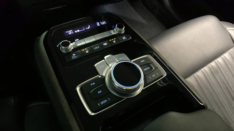 Genesis G90