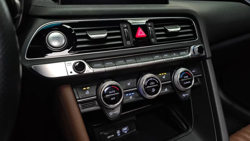 Genesis G70