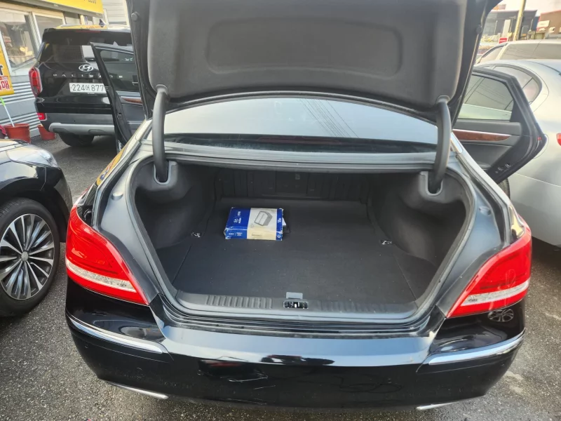 Hyundai Equus