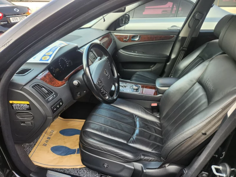 Hyundai Equus