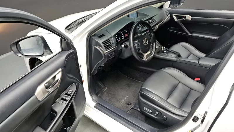 Lexus CT200h
