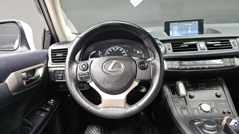 Lexus CT200h