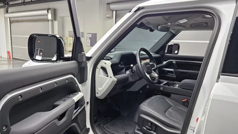 Land Rover DEFENDER