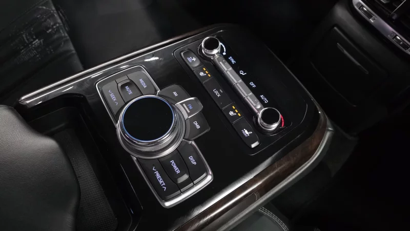 Genesis EQ900