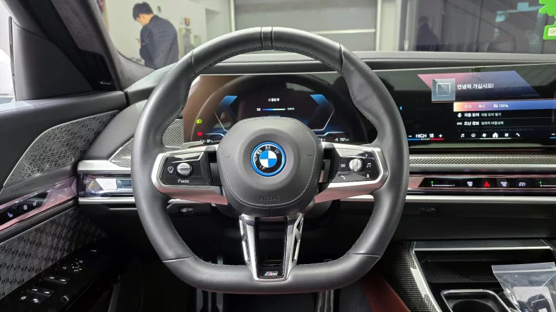 BMW i7