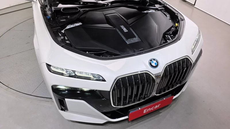 BMW i7