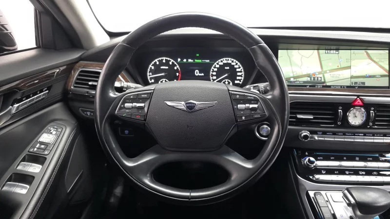 Genesis EQ900