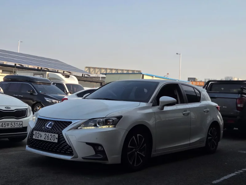 Lexus CT200h