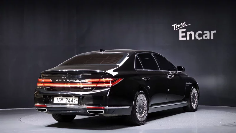 Genesis G90