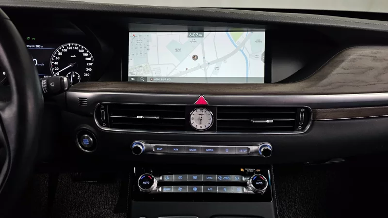 Genesis G90