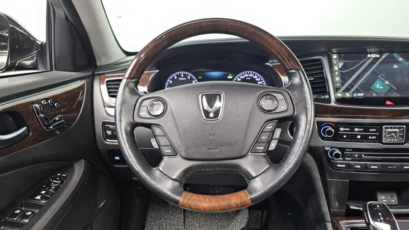 Hyundai Equus