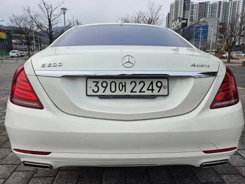 Mercedes-Benz S-Class