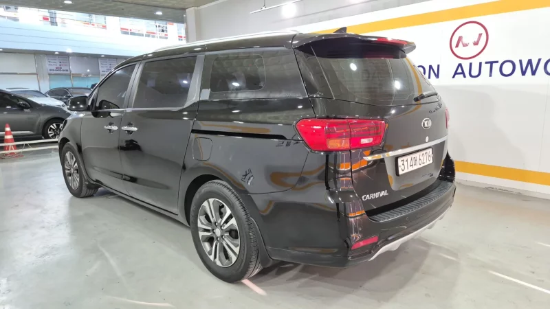 Kia Carnival