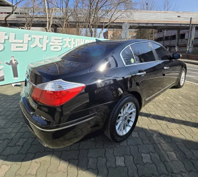 Hyundai Genesis