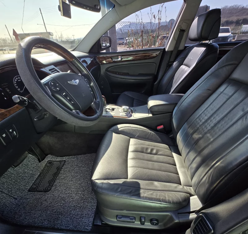 Hyundai Genesis