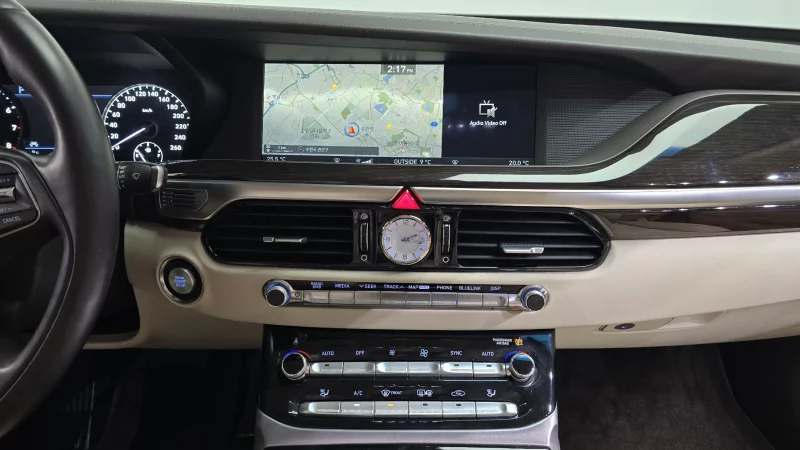 Genesis EQ900