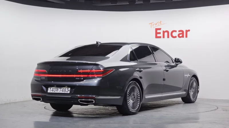 Genesis G90