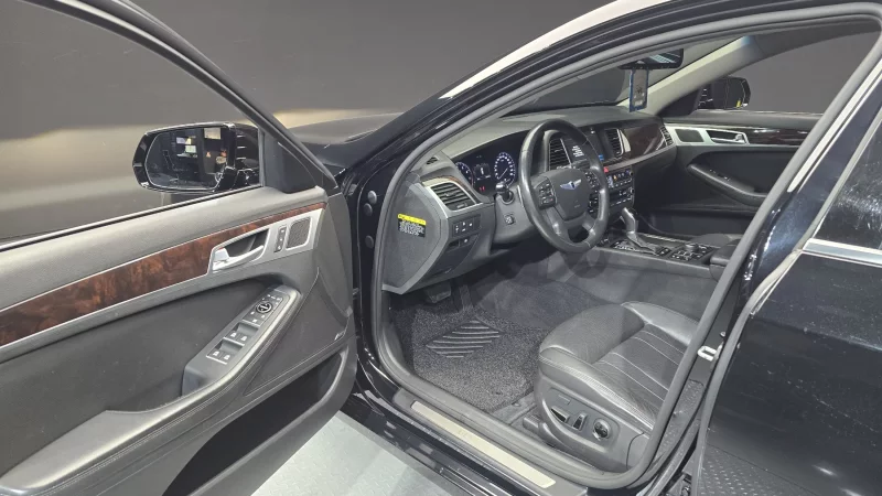 Hyundai Genesis