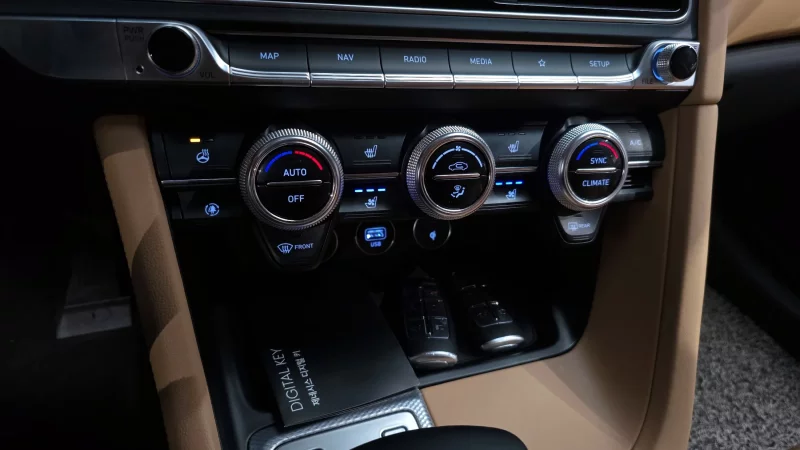 Genesis G70