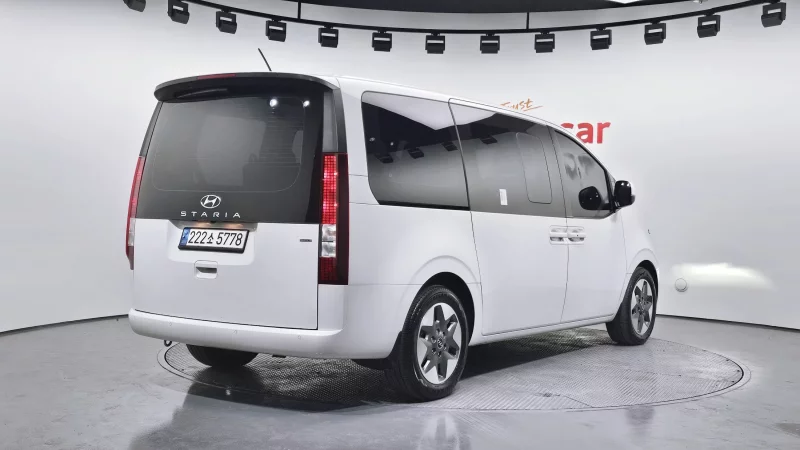 Hyundai Staria