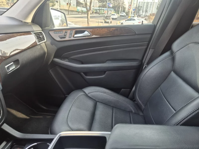 Mercedes-Benz M-class