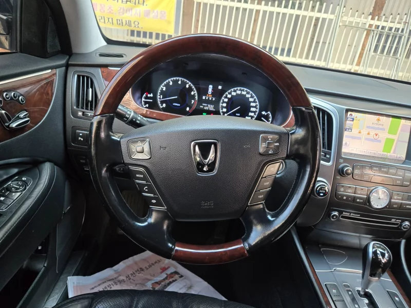 Hyundai Equus