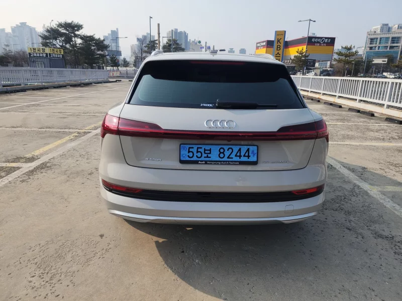 Audi e-tron