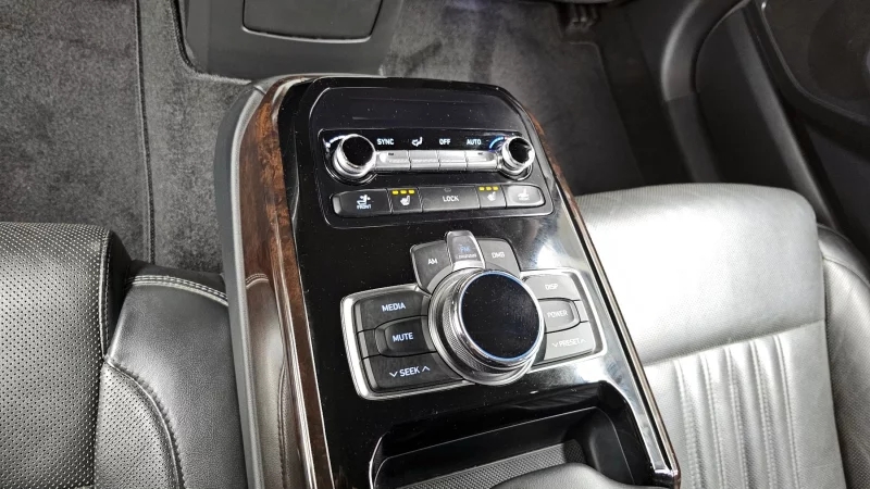 Genesis EQ900