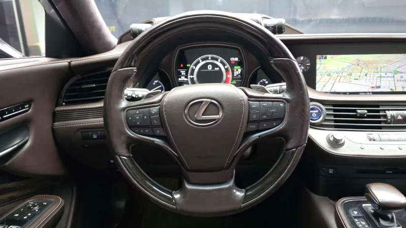 Lexus LS
