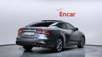 Nissan MAXIMA