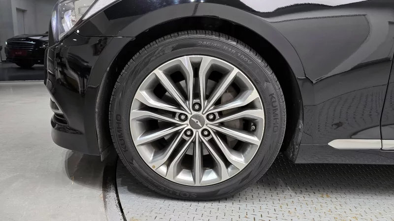 Hyundai Genesis