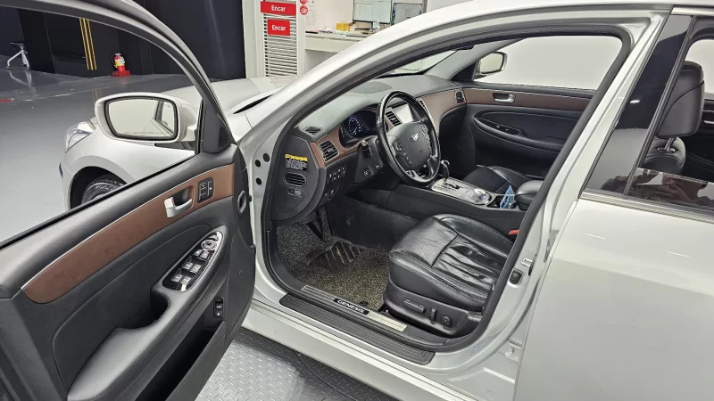 Hyundai Genesis