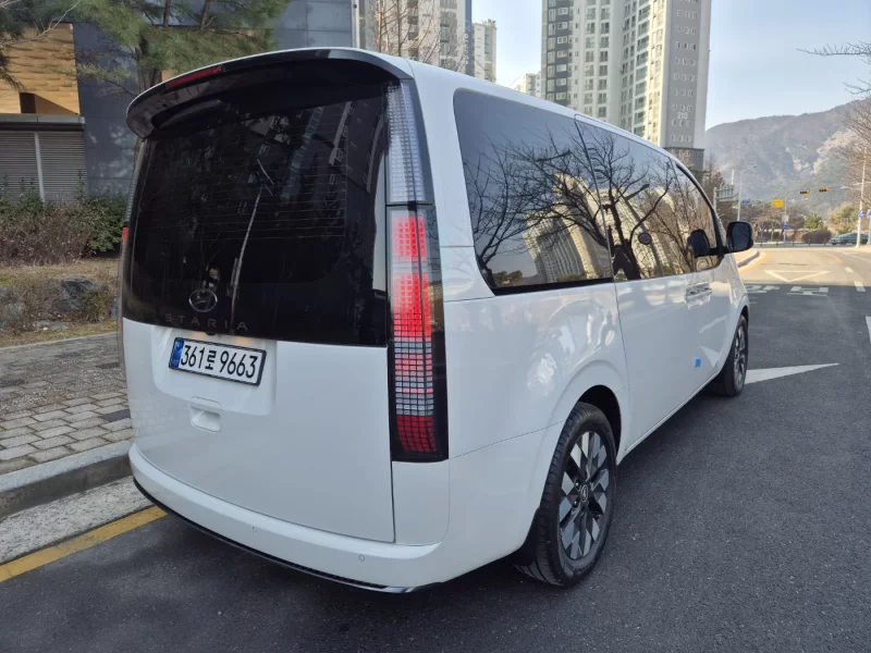 Hyundai Staria