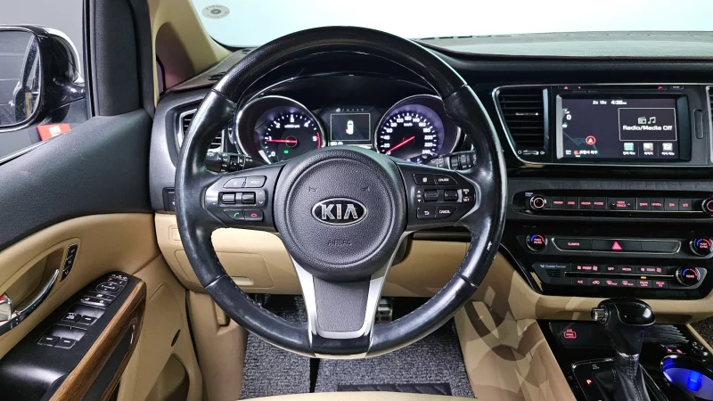 Kia Carnival
