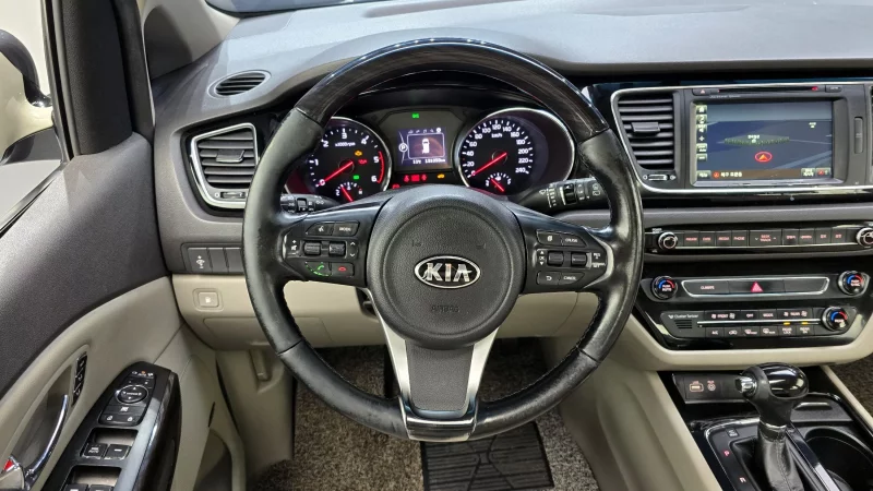 Kia Carnival