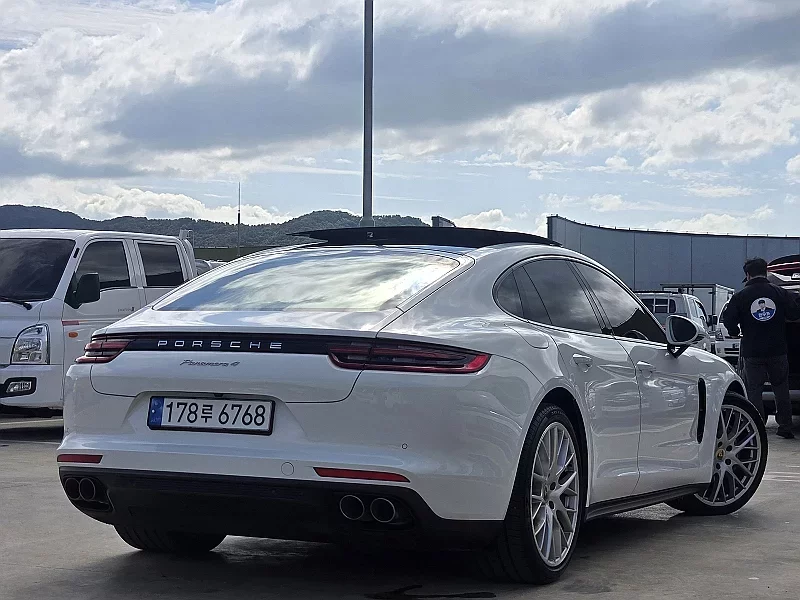 Porsche PANAMERA