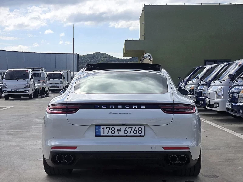 Porsche PANAMERA