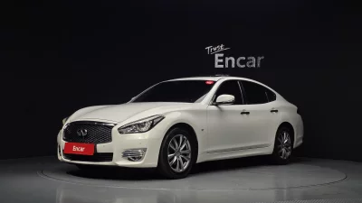 Infiniti Q70