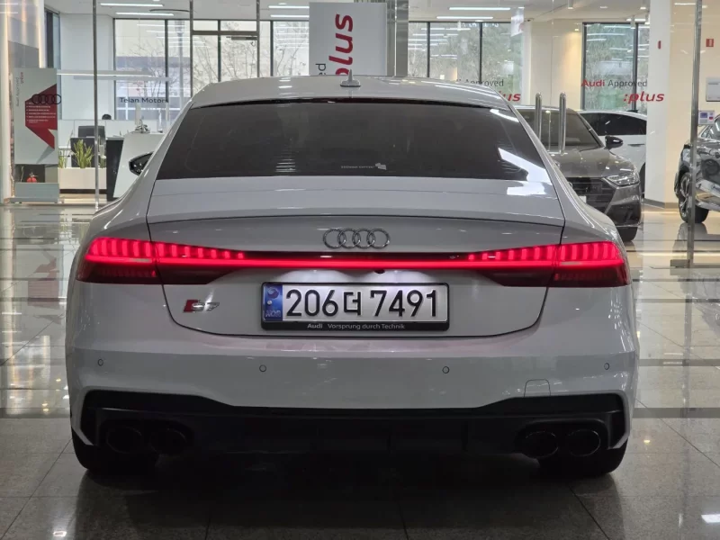 Audi S7